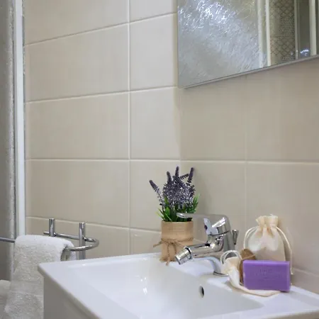 Maisonette De La * Μεντόν