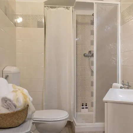 Maisonette De La * Μεντόν